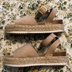 Dream Pairs Taupe Espadrille Sandals Size 8